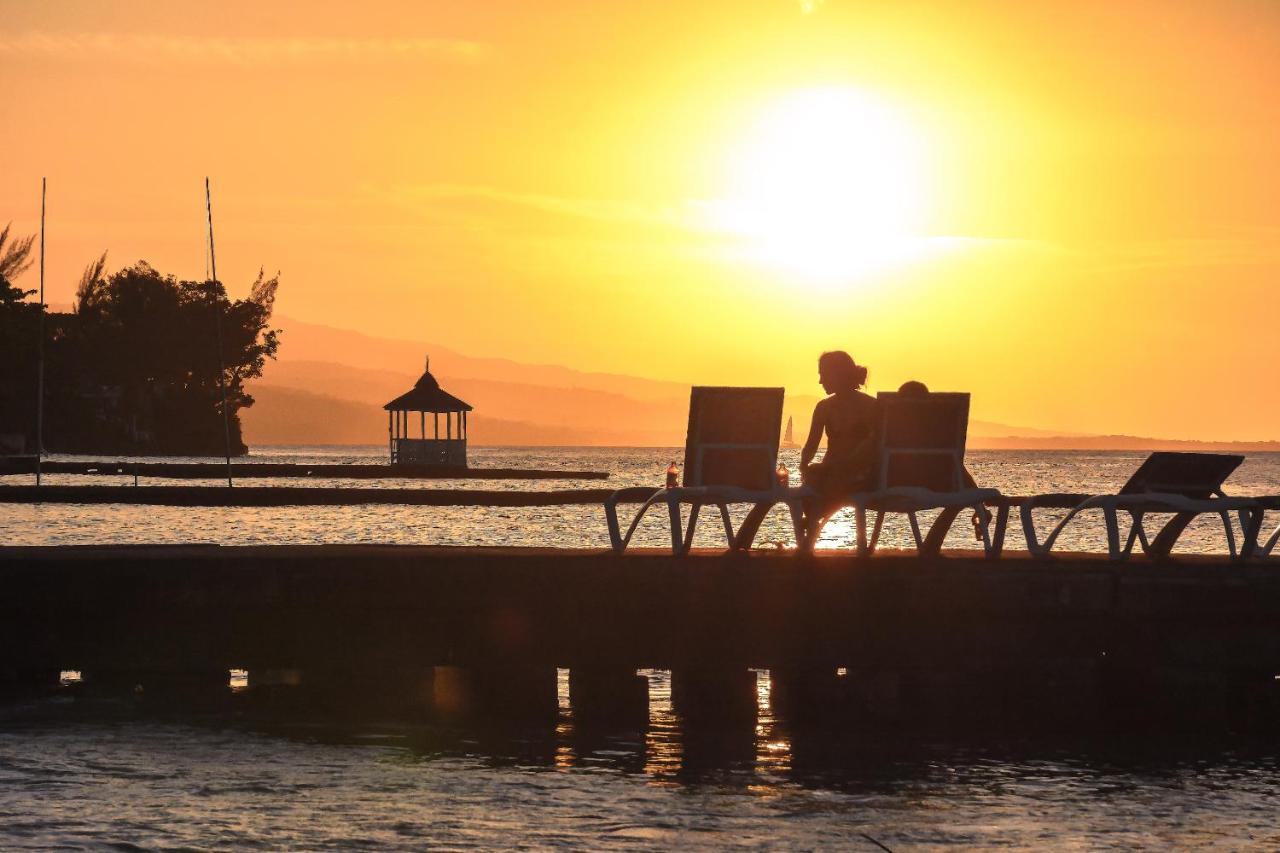 Beach Front Hotel โอโชรีโอส ภายนอก รูปภาพ